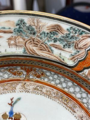A Chinese famille rose plate with musicians playing the drums, Yongzheng — photo 6