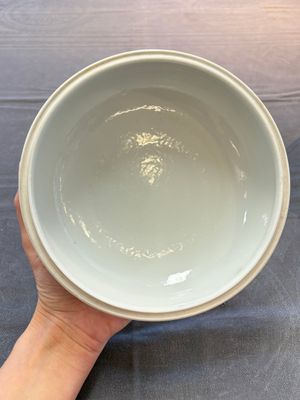 A Chinese famille rose 'playing boys' bowl and cover, Qianlong mark, Republic — 照片 9