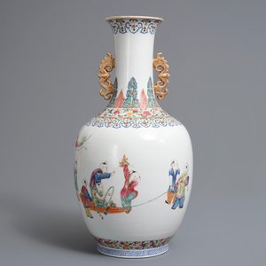 A Chinese famille rose 'playing boys' vase, 19/20th C. — 照片 3