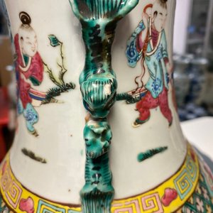 A Chinese famille rose 'playing boys' vase, 19th C. — photo 12