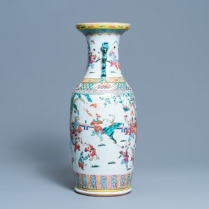 A Chinese famille rose 'playing boys' vase, 19th C. — photo 4