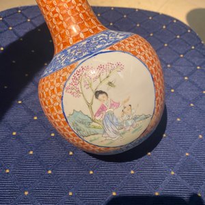 A Chinese famille rose 'playing boys' vase, a pair of hat stands and a head rest with Buddhist lions, 19/20th C. — 照片 8