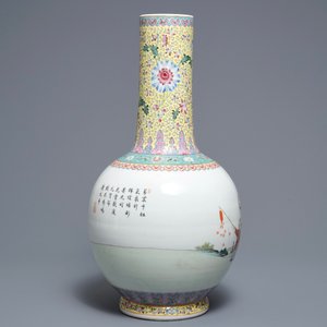 A Chinese famille rose 'playing boys' vase, Qianlong mark, 20th C. — 照片 3