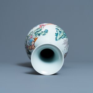 A Chinese famille rose 'playing boys' vase, Qianlong mark, Republic — 照片 12