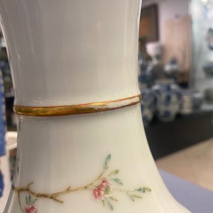 A Chinese famille rose 'playing boys' vase, Qianlong mark, Republic — 照片 27