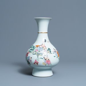 A Chinese famille rose 'playing boys' vase, Qianlong mark, Republic — 照片 5