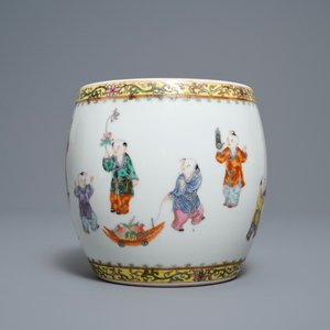 A Chinese famille rose 'playing boys' vase, Republic — photo 5