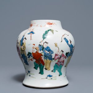 A Chinese famille rose 'playing boys' vase, Yongzheng — 照片 1