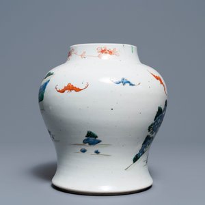 A Chinese famille rose 'playing boys' vase, Yongzheng — 照片 2