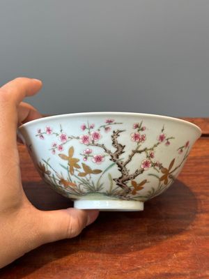 A Chinese famille rose 'plum blossom' bowl, Shen De Tang Zhi 慎德堂製 mark, 19/20th C. — photo 2