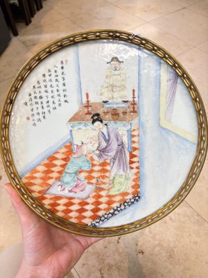 A Chinese famille rose 'poem' plaque mounted as a guéridon, 19th C. — photo 2
