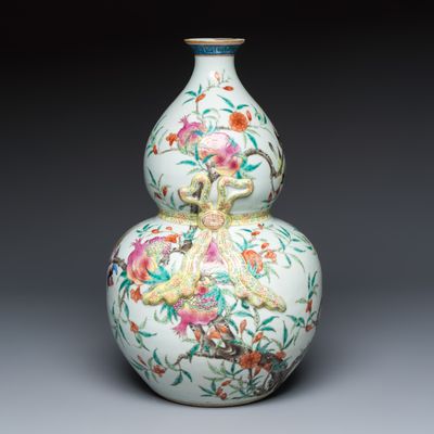 A Chinese famille rose 'Pomegranates' double gourd vase, 19th C.