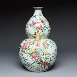 A Chinese famille rose 'Pomegranates' double gourd vase — photo 1