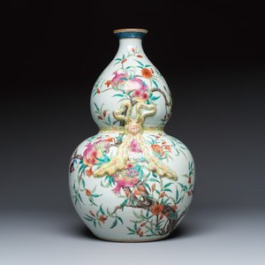 A Chinese famille rose 'Pomegranates' double gourd vase — photo 2