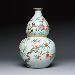 A Chinese famille rose 'Pomegranates' double gourd vase — photo 3