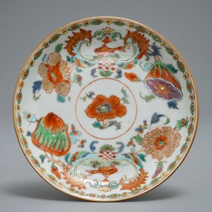 A Chinese famille rose 'Pompadour' cup and saucer, Qianlong, ca. 1745 — 照片 2