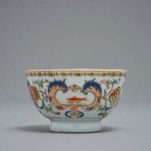 A Chinese famille rose 'Pompadour' cup and saucer, Qianlong, ca. 1745 — 照片 4