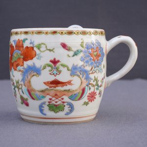 A Chinese famille rose 'Pompadour' mustard jar and a Pronk 'Doctor's visit' saucer, Qianlong — 照片 14