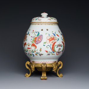 A Chinese famille rose 'Pompadour' pot-pourri jar and cover on a gilt bronze mount, Qianlong, ca. 1745 — 照片 6