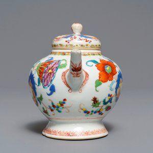 A Chinese famille rose 'Pompadour' teapot and cover, Qianlong — 照片 5