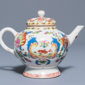 A Chinese famille rose 'Pompadour' teapot and cover, Qianlong — 照片 3