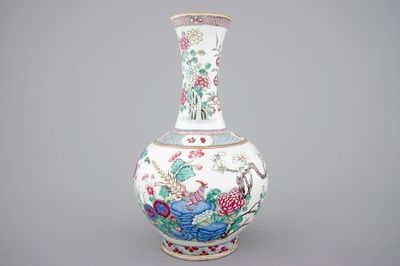 A Chinese famille rose porcelain bottle-shaped vase, 19th C.