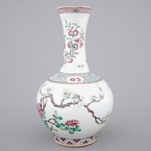 A Chinese famille rose porcelain bottle-shaped vase, 19th C. — 照片 2