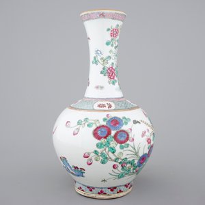A Chinese famille rose porcelain bottle-shaped vase, 19th C. — 照片 3