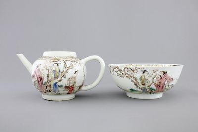 A Chinese famille rose porcelain bowl and matching teapot, Yongzheng, 1722-1735