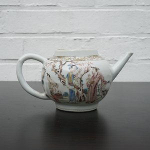 A Chinese famille rose porcelain bowl and matching teapot, Yongzheng, 1722-1735 — foto 15