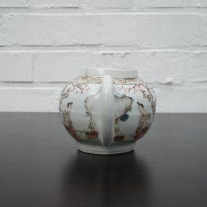A Chinese famille rose porcelain bowl and matching teapot, Yongzheng, 1722-1735 — foto 16