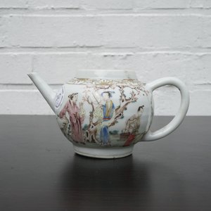 A Chinese famille rose porcelain bowl and matching teapot, Yongzheng, 1722-1735 — foto 17