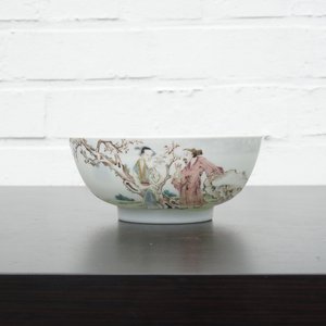 A Chinese famille rose porcelain bowl and matching teapot, Yongzheng, 1722-1735 — foto 23