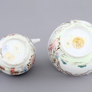 A Chinese famille rose porcelain bowl and matching teapot, Yongzheng, 1722-1735 — foto 6