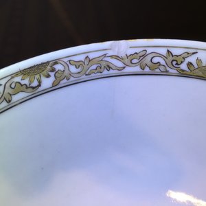 A Chinese famille rose porcelain bowl and matching teapot, Yongzheng, 1722-1735 — foto 8