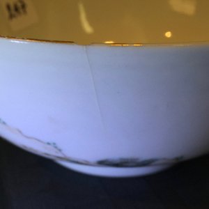 A Chinese famille rose porcelain bowl and matching teapot, Yongzheng, 1722-1735 — foto 9
