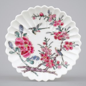 A Chinese famille rose porcelain cup and saucer with birds among flowers, 18th C. — photo 2