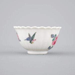 A Chinese famille rose porcelain cup and saucer with birds among flowers, 18th C. — photo 6