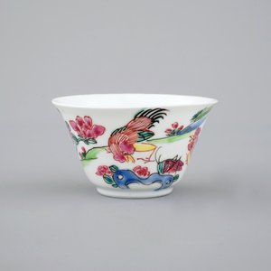Een Chinese famille rose kop en schotel met hanen, Yongzheng, 1722-1735 — foto 4