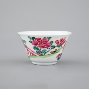 Een Chinese famille rose kop en schotel met hanen, Yongzheng, 1722-1735 — foto 7