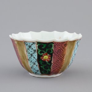 A Chinese famille rose porcelain cup and saucer with fishermen, Yongzheng, 1722-1735 — photo 4