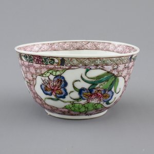 A Chinese famille rose porcelain cup and saucer with narcissus, chrysanthemum and peony, Yongzheng, 1722-1735 — photo 5