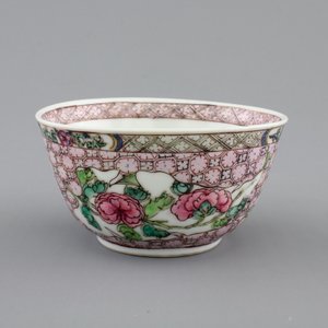 A Chinese famille rose porcelain cup and saucer with narcissus, chrysanthemum and peony, Yongzheng, 1722-1735 — photo 7