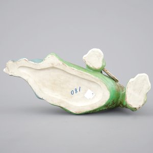 A Chinese famille rose porcelain figure of a reclining lady, 20th C — foto 7
