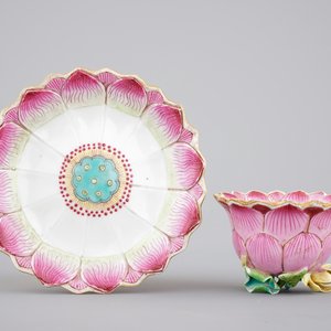 A Chinese famille rose porcelain lotus cup and saucer, Yongzheng, 1722-1735 — photo 1