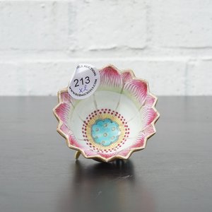 A Chinese famille rose porcelain lotus cup and saucer, Yongzheng, 1722-1735 — photo 15