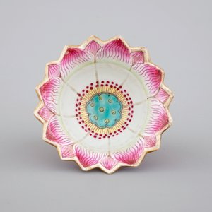 A Chinese famille rose porcelain lotus cup and saucer, Yongzheng, 1722-1735 — photo 7