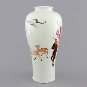 A Chinese famille rose porcelain meiping vase, 19th C. — photo 2