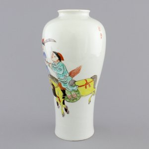 A Chinese famille rose porcelain meiping vase, 19th C. — photo 4