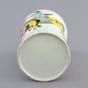 A Chinese famille rose porcelain meiping vase, 19th C. — photo 6